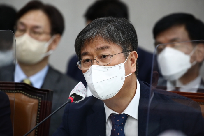 김대기 대통령 비서실장이 23일 국회에서 열린 운영위원회 전체 회의에서 의원 질의에 답변하고 있다. 사진/ 국회사진기자단