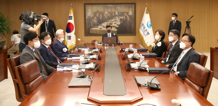 이창용 한국은행 총재가 25일 오전 서울 중구 한국은행에서 열린 금융통화위원회 본회의에서 회의를 주재하고 있다. 사진=한국은행 제공