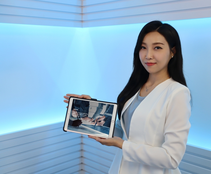김달연 레드캡투어 선임이 BTMS가 탑재된 ERP 10에 접속하는 화면을 시연하고 있다. 사진=레드캡투어 제공