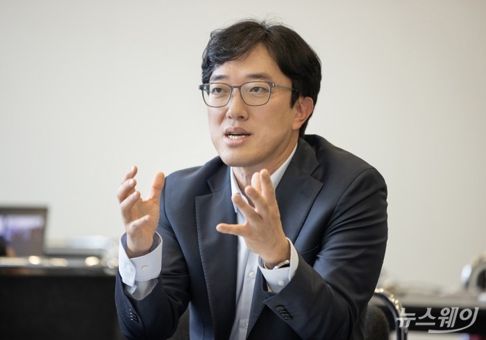 최원준 삼성전자 부사장 "폴더블폰, 더 얇고 가볍게 고민···롤러블폰 연구 중"