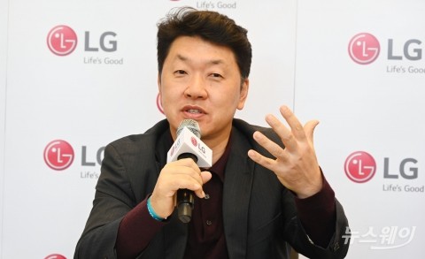 LG전자, "올레드 TV 97형까지 만든다"···새 먹거리는 '플렉스'