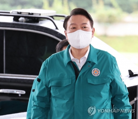 윤 대통령 "北 탄도미사일, 애도기간 중 반인륜적 도발"