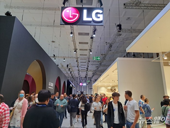 유럽 최대 가전 전시회 'IFA 2022'에 참가한 LG전자 전시관 모습 사진=김정훈 기자