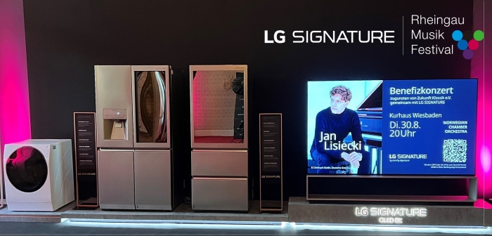 라인가우 뮤직 페스티벌이 펼쳐지는 장소 중 한 곳인 에버바흐 수도원에 LG 시그니처 제품이 전시돼있다. 사진=LG전자 제공