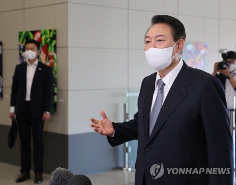 윤 대통령, 푸틴 경고에 "우크라에 살상무기 공급 없어···우리 주권 문제"