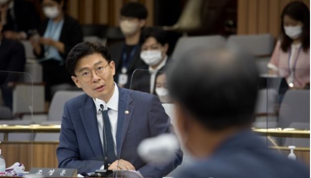 지난달 29일 오전 국회에서 열린 오석준 대법관 후보자 인사청문회에서 조정훈 의원이 질문하고 있다. 사진=국회사진기자단