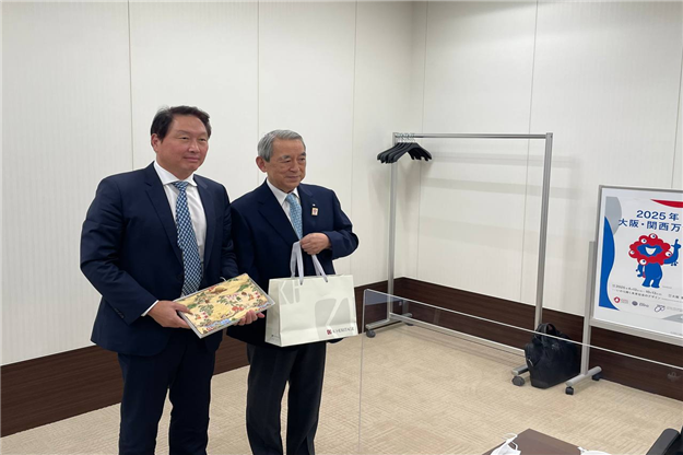 (왼쪽부터) 대한상공회의소 최태원 회장, 간사이경제연합회 마츠모토 마사요시 회장 사진=대한상의 제공