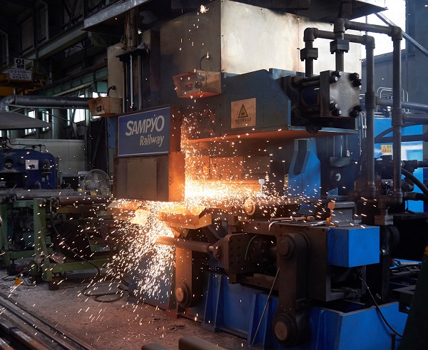 삼표레일웨이가 인도에 수출한 FBW(Flash Butt Welding) 머신. 사진=삼표그룹 제공