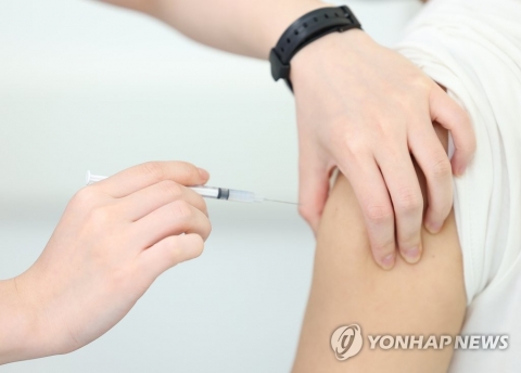 AZ백신 접종 후 뇌 질환···법원 "정부, 피해 보상해야"