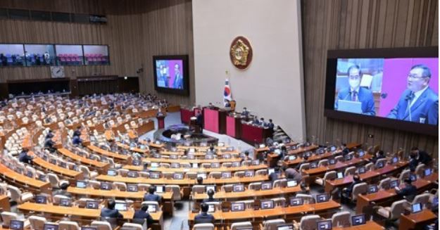 더불어민주당 김태년 의원이 21일 서울 여의도 국회에서 열린 본회의 경제 분야 대정부 질문에서 한덕수 국무총리에게 질의하고 있다. 사진=국회사진기자단