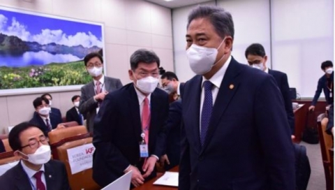 '박진 퇴장' 놓고 여야 충돌···외교부 국정감사 30분만에 정회