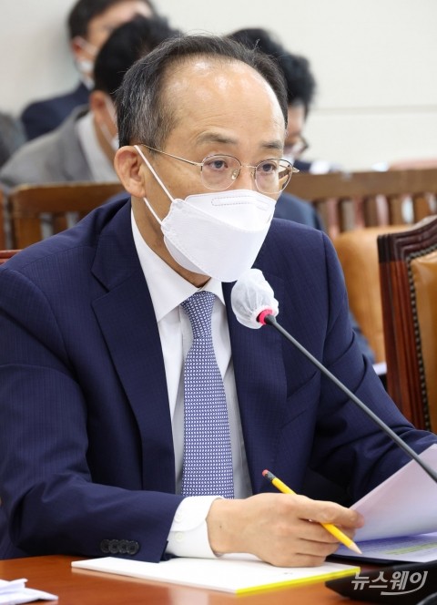 추경호 "조선업계 초격차 경쟁력 확보···고용구조 개선"