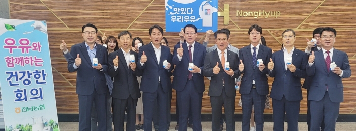 전남농협, 낙농산업을 위한 우유 소비촉진행사 모습