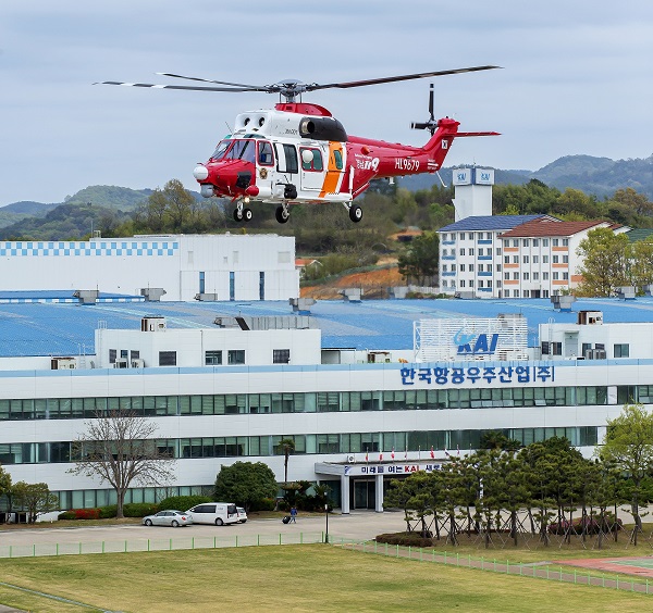 2019년 6월 배치된 제주 소방헬기는 3년여 만에 200회가 넘는 현장에 투입돼 140여 명의 환자를 병원에 이송하는 구조 활동을 펼쳤고, 풍랑주의보가 내려진 악기상 속에서도 호이스트를 이용해 실종자를 구조한 바 있다. 정부 기관에서 사용하는 헬기는 총 120여 대다. 이 중 이번 계약 건수 포함 국산헬기는 경찰 12대, 해경 5대, 산림 1대, 소방 5대 등 총 23대 규모다. 사진=KAI 제공