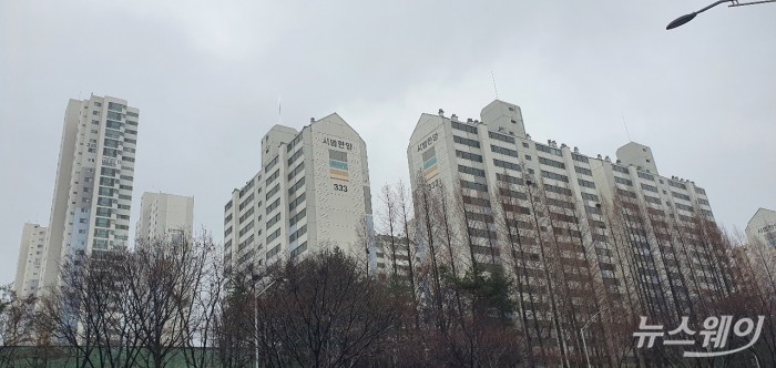 1기 신도시인 경기도 성남시 분당구 서현동 시범아파트(삼성·한신, 우성, 한양, 현대 등) 전경. 사진=김소윤 기자