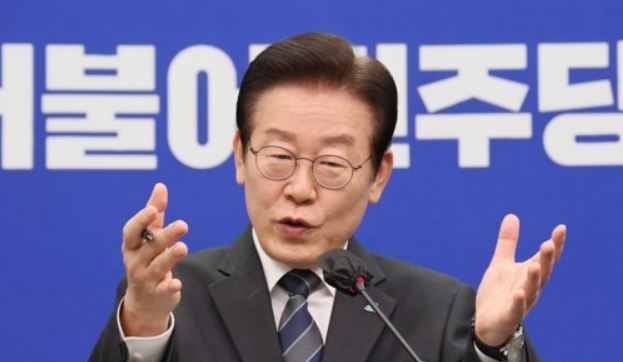 더불어민주당 이재명 대표가 21일 오전 국회 당대표 회의실에서 특별 기자회견을 하고 있다. 사진=연합뉴스 제공