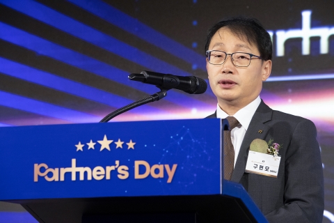 구현모 KT 前 대표, 작년 연봉 31억···박종욱 21억원