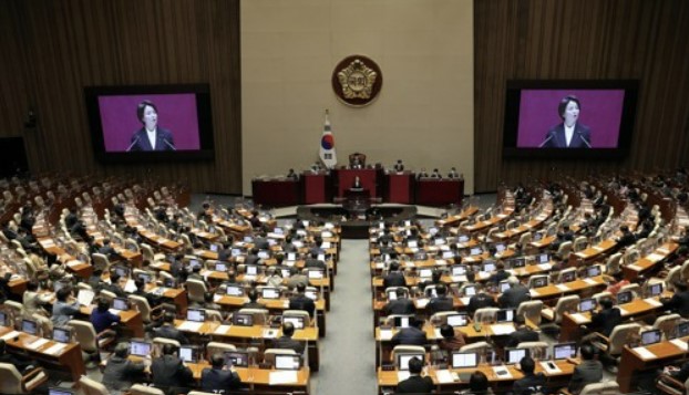 이은주 정의당 비상대책위원장이 27일 국회 본회의에서 비교섭 단체 대표연설을 하고 있다. 사진/ 연합뉴스