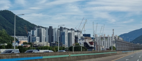 부동산 규제 대폭 폐지에 셈법 복잡해진 건설사들