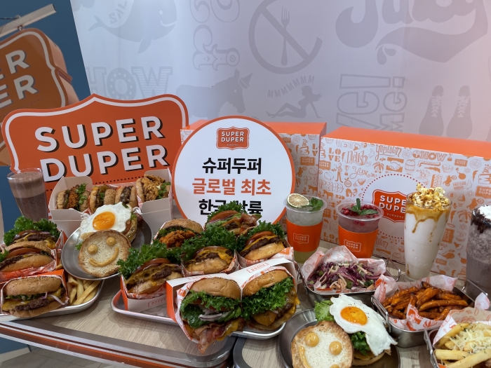 샌프란시스코를 대표하는 프리미엄 수제버거 '슈퍼두퍼'. 사진=김민지 기자