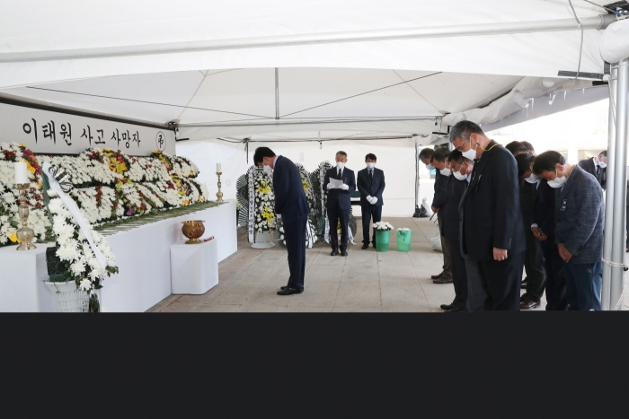 김성 장흥군수, 전남도청 합동분향소 찾아 이태원 참사 조문