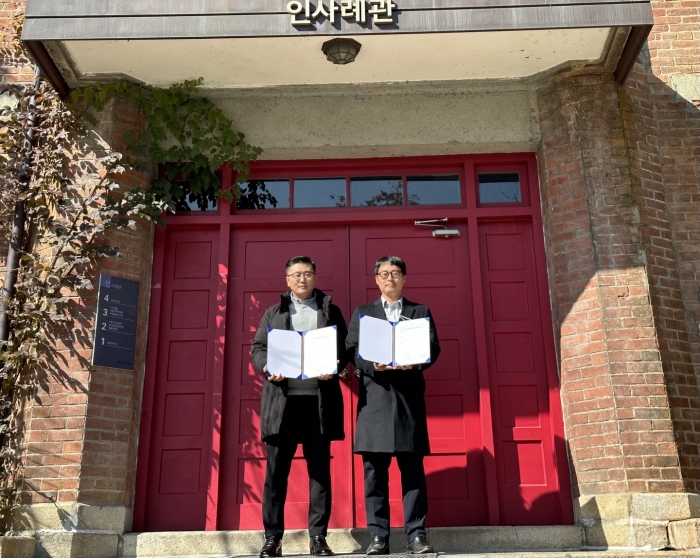 전주기전대학 LINC3.0 사업단이 4일 문화체육진흥원과 전북지역 스포츠 콘텐츠 산업 발전 및 지역 산업의 동반 성장을 위한 업무협약을 체결하고 있다,
