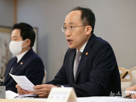 추경호 "무리한 환율 방어 안 해···급격한 쏠림 시 대응"