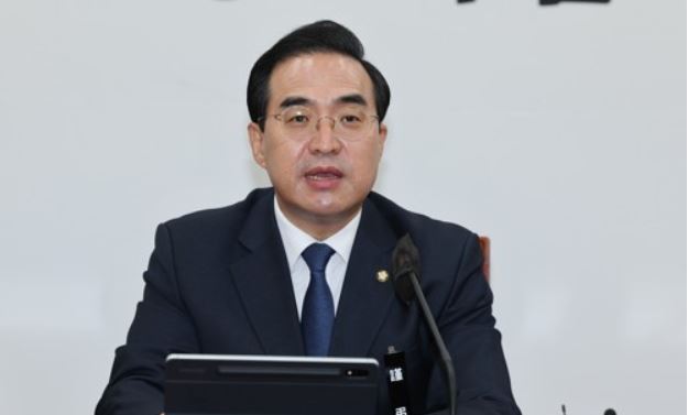 더불어민주당 박홍근 원내대표가 15일 국회에서 열린 원내대책회의에서 발언하고 있다. 사진=연합뉴스 제공