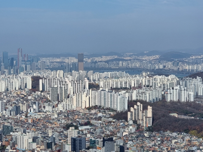 11월 19일 관악산 선유천 국기봉에서 바라본 서울시내 전경. 사진=장귀용 기자