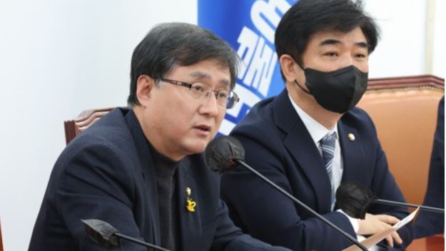 더불어민주당 김성환 정책위의장이 지난 17일 오전 국회에서 열린 정책조정회의에서 발언하고 있다. 사진=연합뉴스