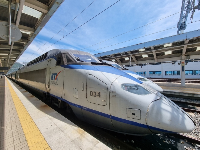 기차역에 정차 중인 KTX. 기사내용과 무관. 사진=장귀용 기자