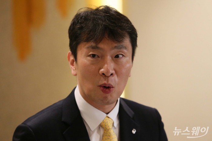 이복현 금융감독원 원장이 7일 오전 서울 중구 뱅커스 클럽에서 열린 금융감독원장-연구기관장 간담회에서 발언을 하고 있다. 사진= 강민석 기자 kms@newsway.co.kr