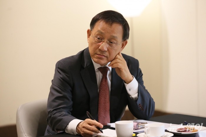 허용석 현대경제연구원 원장이 7일 오전 서울 중구 뱅커스 클럽에서 열린 금융감독원장-연구기관장 간담회에 참석해 자리하고 있다. 사진=강민석 기자 kms@newsway.co.kr