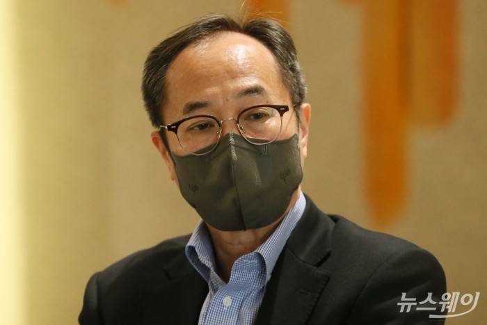 신진영 자본시장연구원 원장이 7일 오전 서울 중구 뱅커스 클럽에서 열린 금융감독원장-연구기관장 간담회에 참석해 자리하고 있다. 사진= 강민석 기자 kms@newsway.co.kr