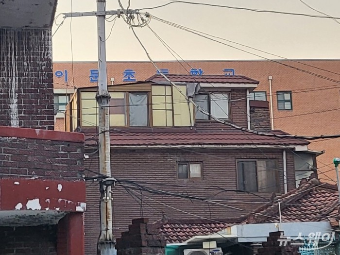 이문2구역은 신이문역 바로 인근에 있는데다 이문초등학교를 포함한 이른바 '초품아' 단지였다. 사진 = 김소윤 기자