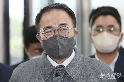 '용퇴' 조용병, "신한금융 세대교체 위한 선택···책임지고 물러나는 것"