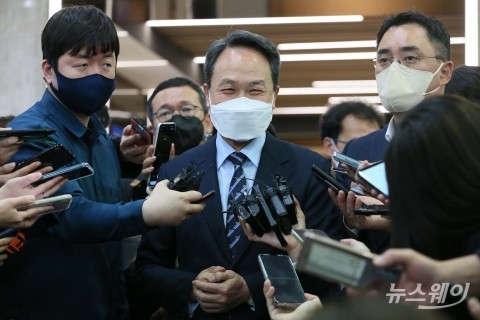 상고 출신 진옥동, 신한금융 회장 내정..."백년 신한 기틀 잡을 것"