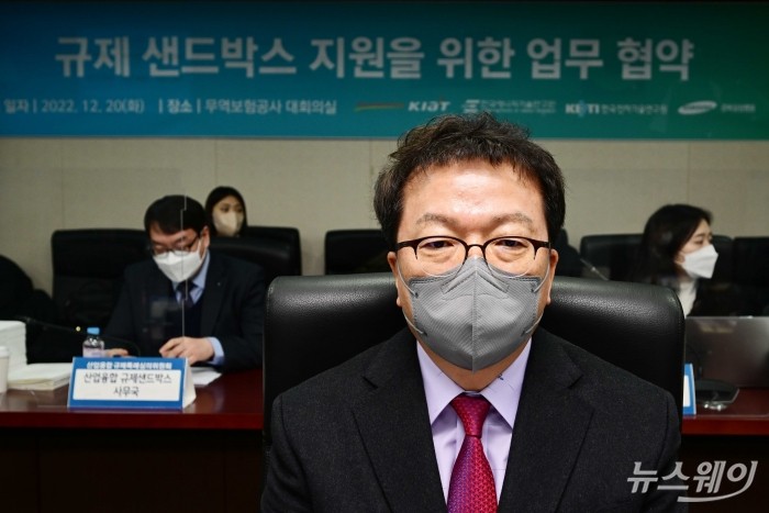 강삼권 벤처기업협회 회장이 20일 오후 서울 종로구 한국무역보험공사에서 열린 2022년 제4차 규제특례심의위원회에서 발언을 하고 있다. 사진=강민석 기자 kms@newsway.co.kr