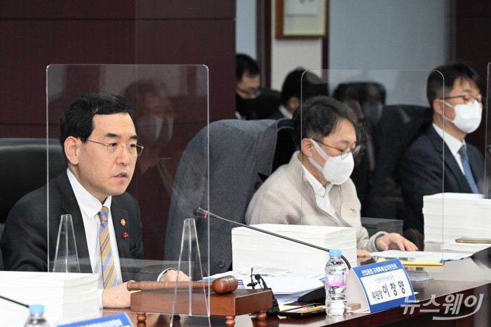 이창양 산업통상자원부 장관이 20일 오후 서울 종로구 한국무역보험공사에서 열린 2022년 제4차 규제특례심의위원회에서 발언을 하고 있다. 사진=강민석 기자 kms@newsway.co.kr