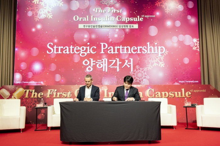 오라메드 나다브 키드론 CEO(좌)와 메디콕스 오대환 대표(우)