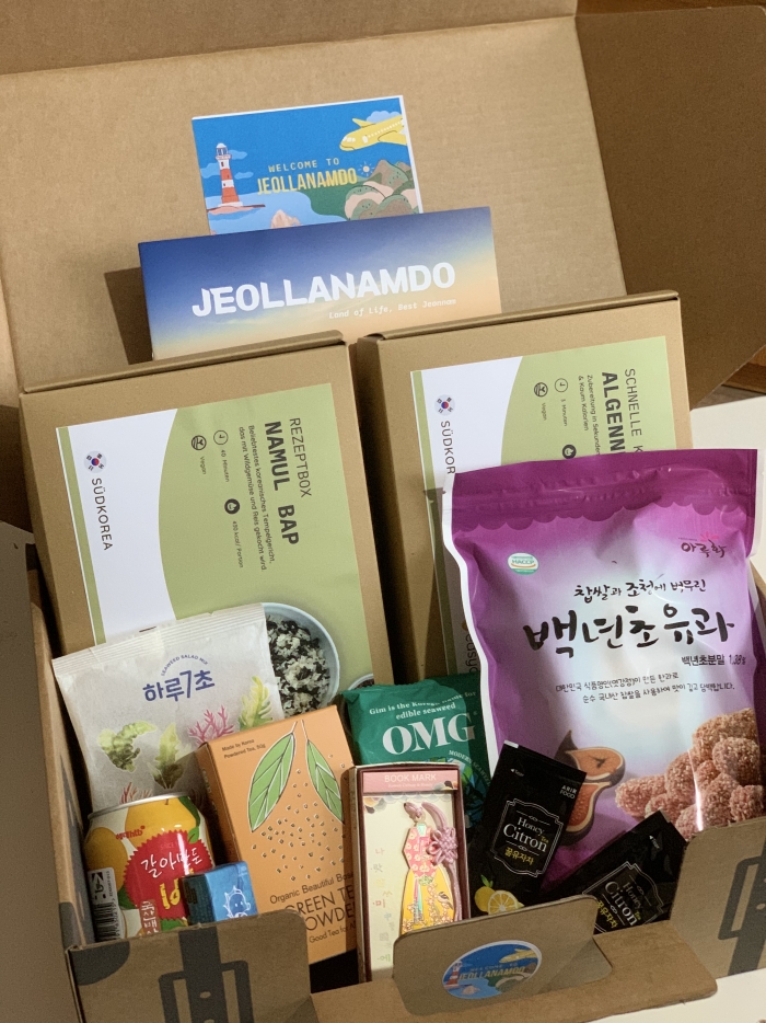 전라남도가 지역 농수산식품과 도내 관광지를 연계해 출시한 '남도음식 쿡박스'