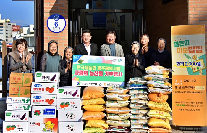 (사진)왼쪽 네 번째부터 고성신 본부장, 노홍기 회장