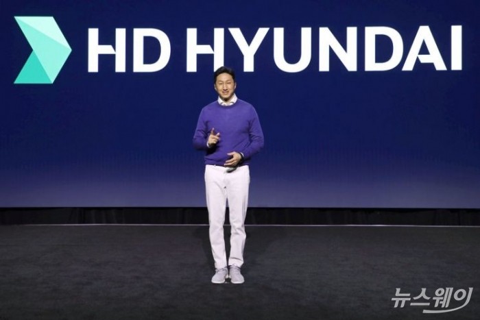 정기선 HD현대 대표이사 사장이 'CES2023' 개막 하루 전인 4일(현지시간) 미국 라스베이거스에서 개최한 HD현대그룹 프레스 콘퍼런스에서 기조연설을 하고 있다. 사진=HD현대 제공