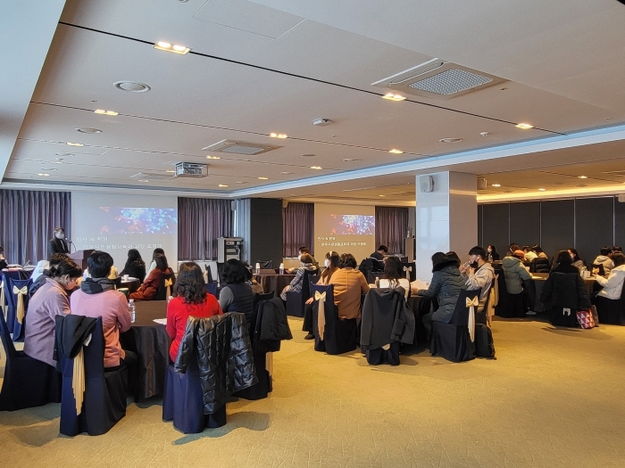 전라남도교육청이 1월 5일 ~ 6일 2022학년도 학업중단예방 집중지원학교, 학업중단 숙려제 운영학교, 학교 내 대안교실 담당자를 대상으로 성과공유회를 열고 있다.
