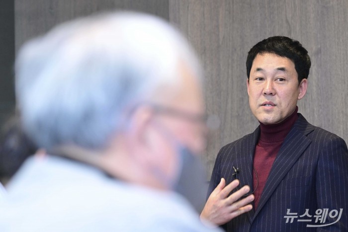 이지홍 혼다코리아 대표가 10일 오후 서울 강남구 파크 하얏트 호텔에서 열린 신년 미디어 라운드테이블에서 취재진의 질문에 답하고 있다. 사진=강민석 기자 kms@newsway.co.kr