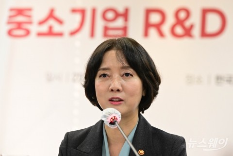 이영 중기부 장관 "중소기업 R&amp;D 기회 확대 할 것"