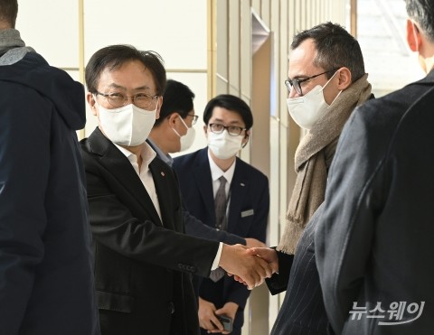 김교현 롯데케미칼 부회장 "신유열 상무, 日 회사와 협업 모색"