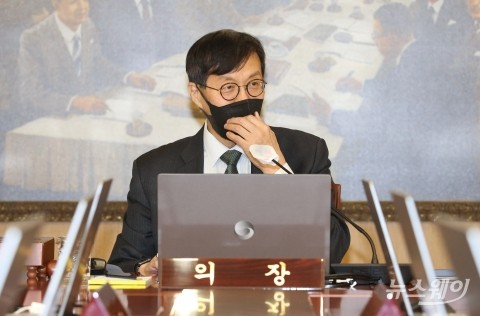 이창용 한은 총재 "물가 하락 확신 없으면 금리 인하 시기상조"