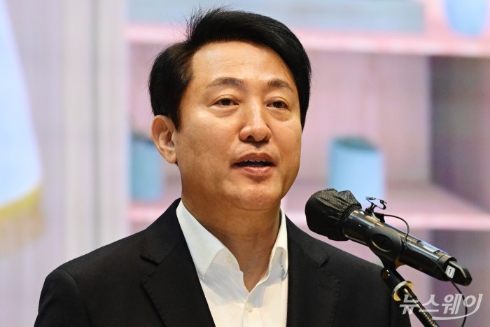 오세훈 서울시장이 16일 오전 서울 중구 서울시청에서 열린 '메타버스 서울' 기자설명회에서 경제·교육·세무 등 분야별 서비스를 발표하고 있다. 사진=강민석 기자 kms@newsway.co.kr