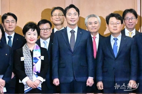 시중은행장 만난 이복현 금융감독원장···"대출구조 개선 힘 써달라"
